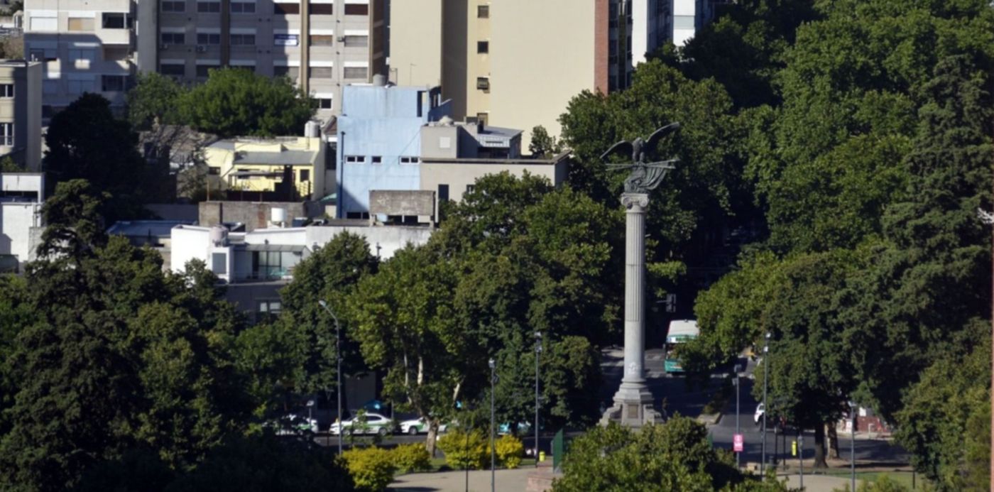 El intendente Julio Alak anunció una rejerarquización de las Plazas Italia y San Martín. El intendente Julio Alak anunció una rejerarquización de las Plazas Italia y San Martín.