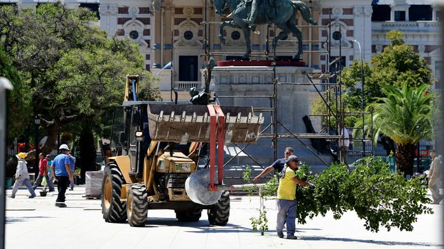 a dias de la apertura, comenzo la parquizacion de la plaza san martin