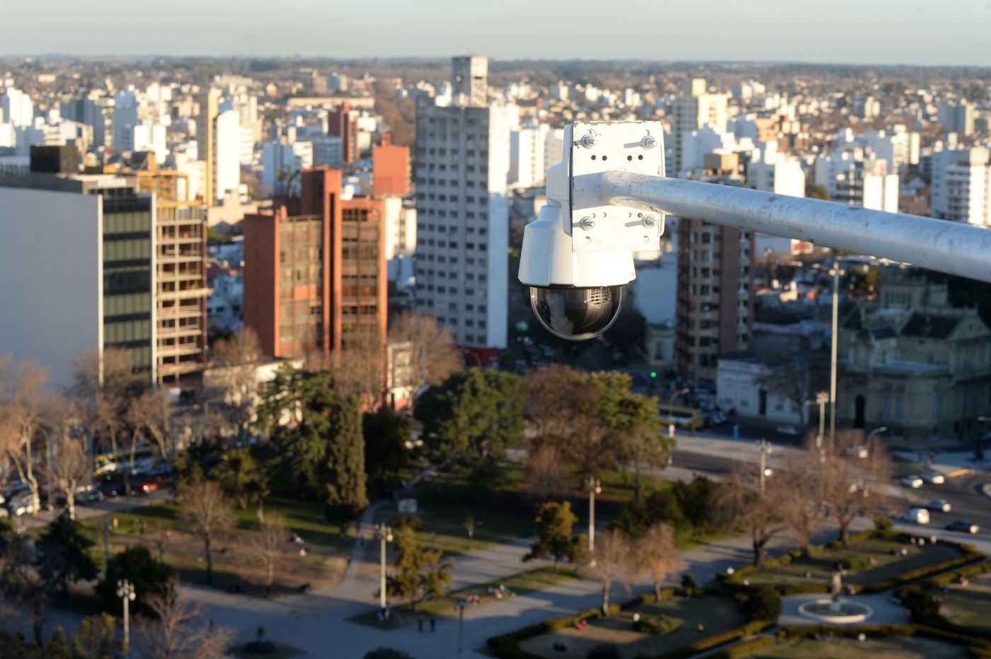 camara seguridad plaza moreno domo 1.jpg