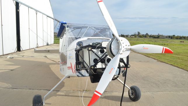 la impresionante historia del avion electrico de la unlp que sera el primero del pais en levantar vuelo