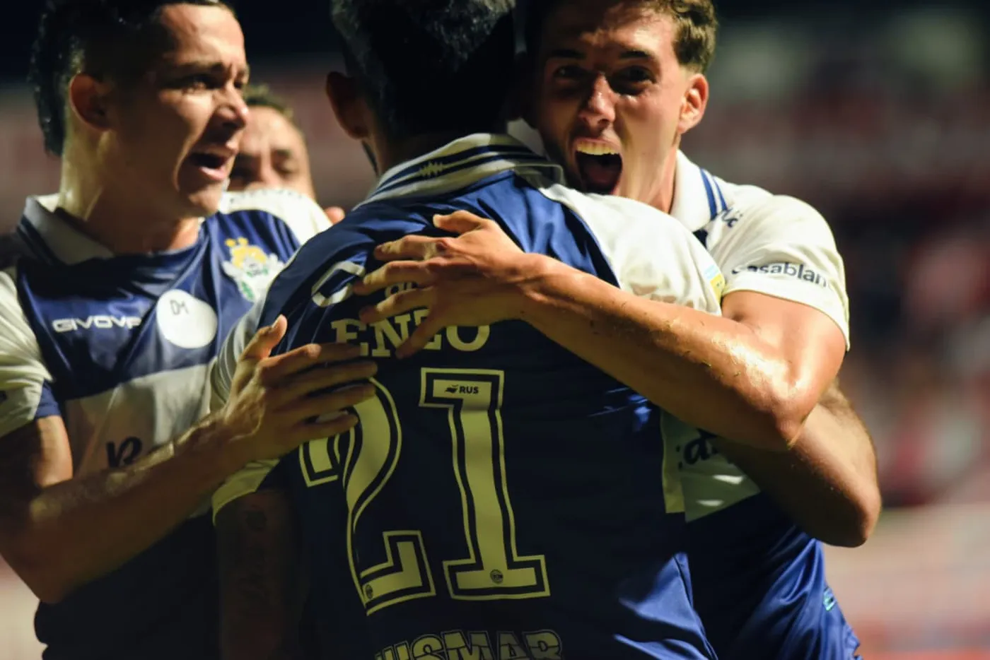 Unión Gimnasia festejo gol