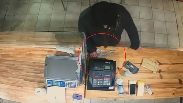 Asaltó una panadería de La Plata armado con un cuchillo: se llevó $400.000 y talitas