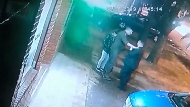 video: asi sorprendieron al policia que le ofrecio plata a una nena para ir a una fiesta