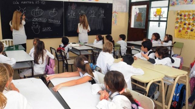 escuelas abiertas y estatales con asueto: las idas y vueltas de vidal con el feriado