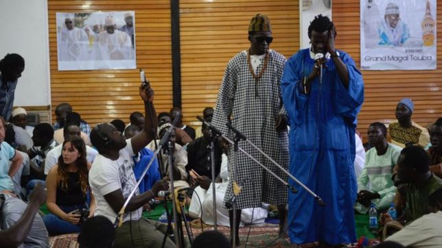 una ceremonia de 12 horas junto a la comunidad senegalesa de la region