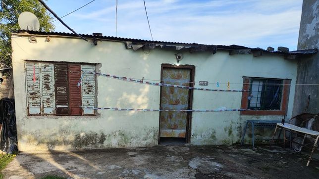 un hombre mato a su esposa a punaladas frente a su hija