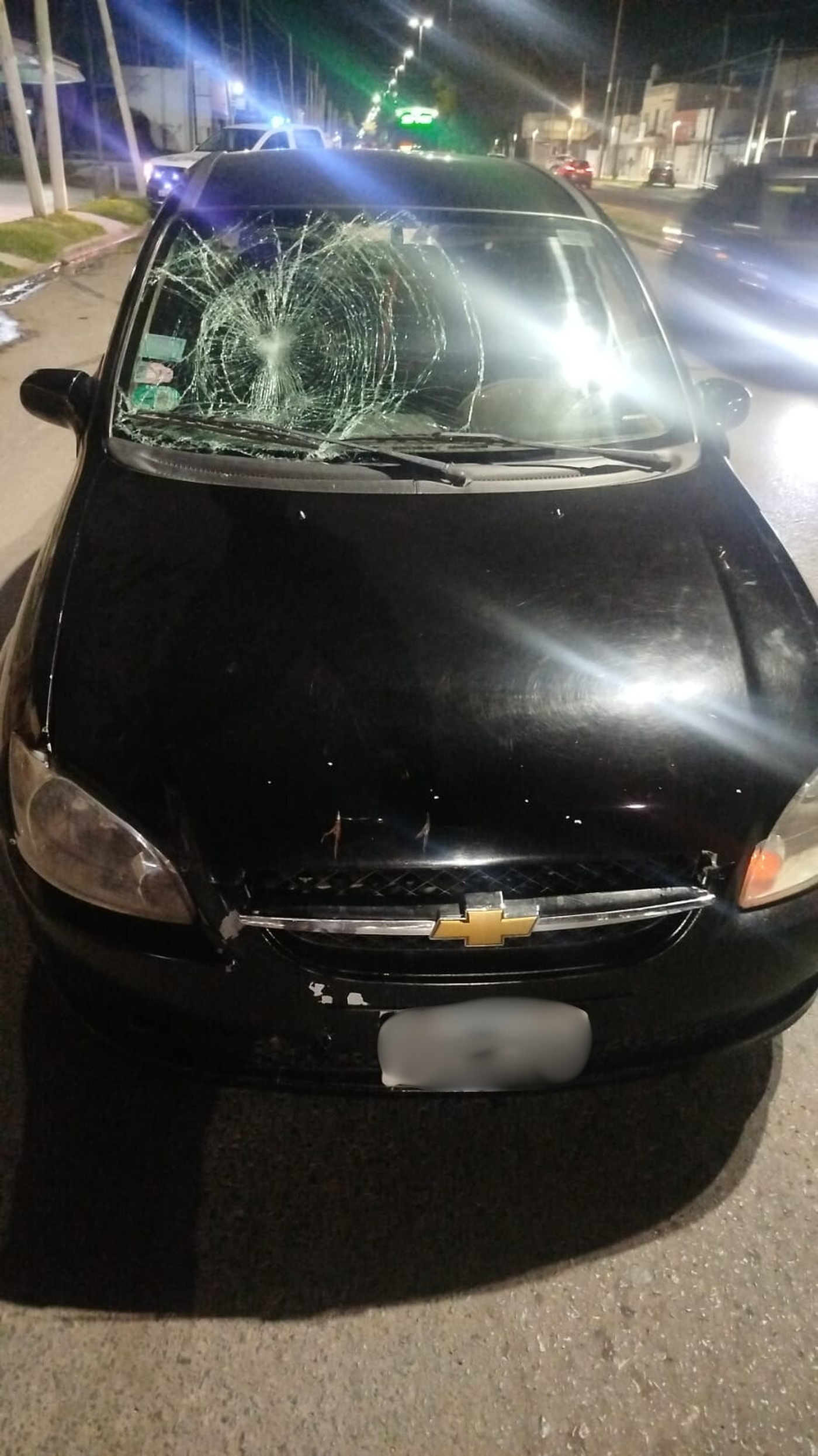 El Chevrolet Corsa que embistió a la ciclista en La Plata