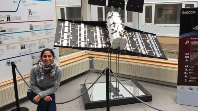 distinguen a una ingeniera de la unlp por su tesis sobre la trayectoria y mecanica orbital