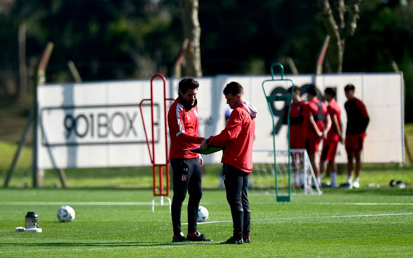 Entrenamiento Estudiantes Domínguez 3.jpg