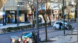 bomberos y paramedicos tuvieron que liberar a dos personas atrapadas en el impactante choque de este sabado bomberos y paramedicos tuvieron que liberar a dos personas atrapadas en el impactante choque de este sabado