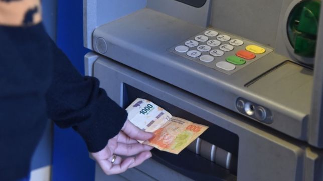 un sector de beneficiarios de los planes sociales cobran un bono extraordinario de $22.000