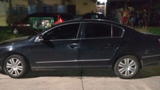 detuvieron a un adolescente que manejaba un auto robado y otros dos chicos estan profugos