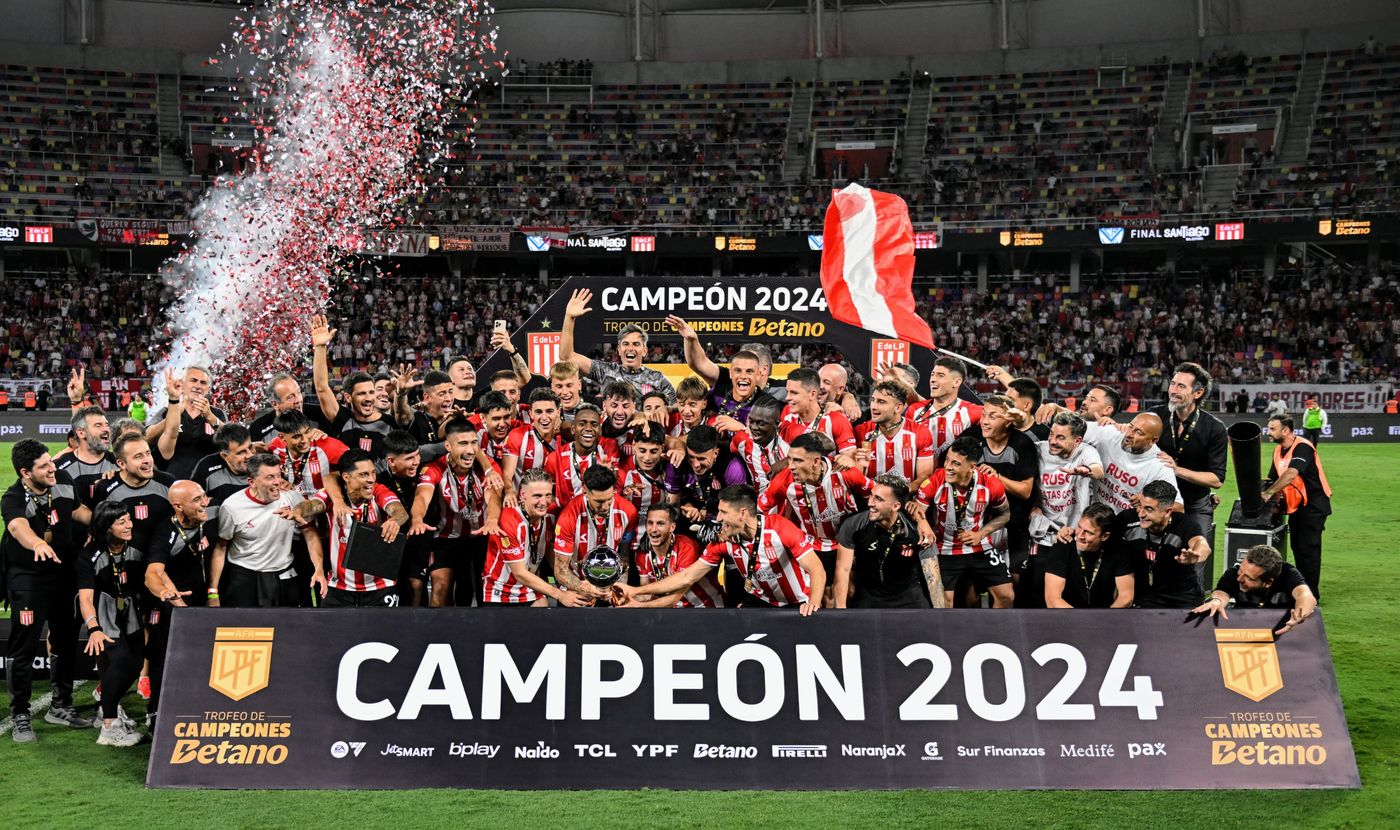 Estudiantes Velez Trofeo de Campeones festejo campeon 3.jpg