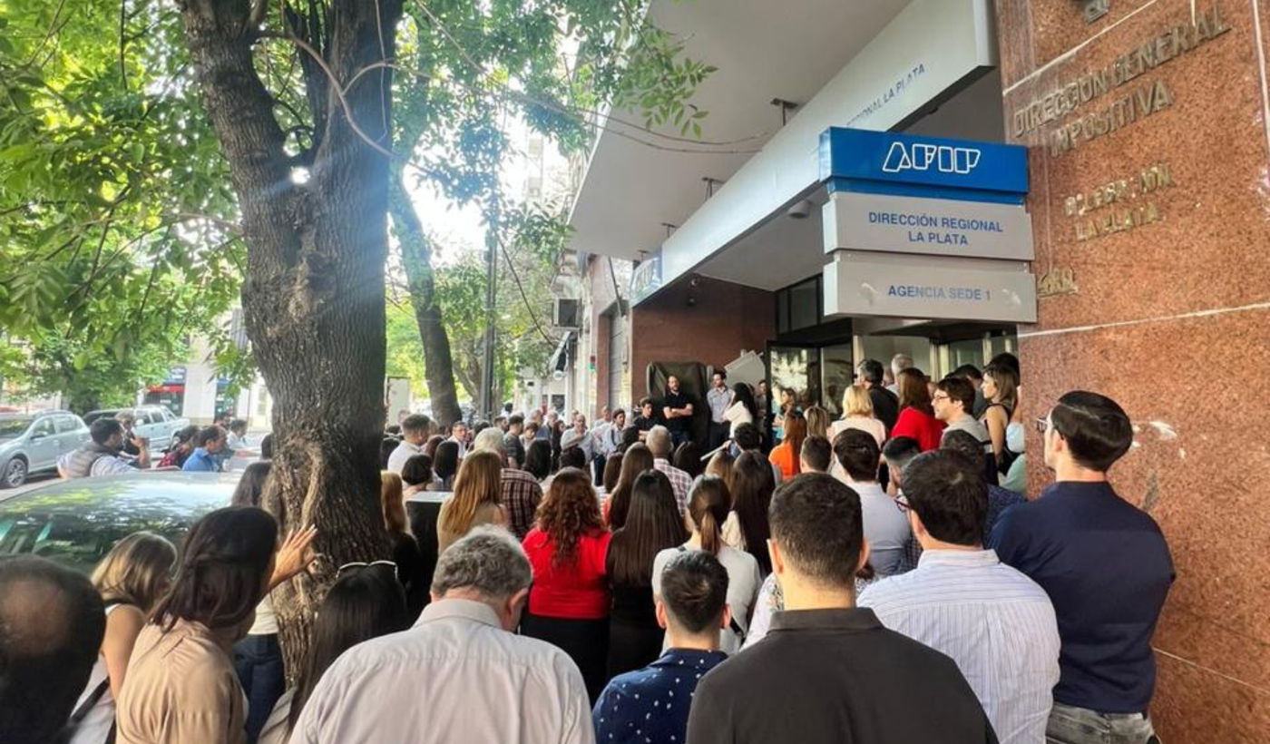 Protesta en AFIP La Plata (1).png