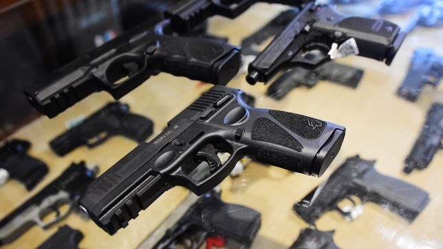 entraron a robar una armeria de la plata por los techos y dejaron rastros de sangre que podrian delatarlos