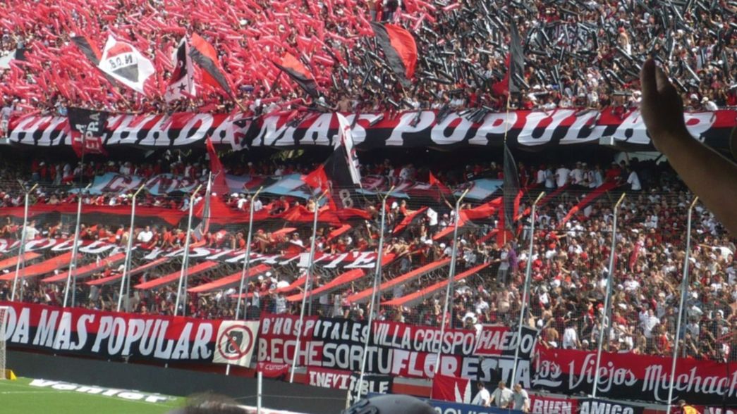 Los hinchas de Newell’s cortaron las calles de Rosario para recibir a Maradona