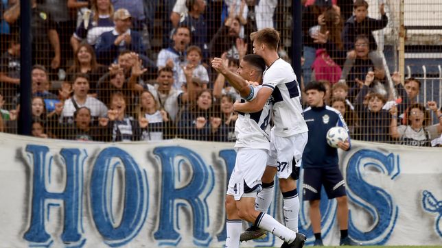 compiten por un puesto en gimnasia y se fueron de vacaciones a pescar en el rio parana