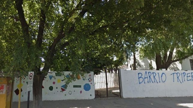 violencia en una escuela de la plata: un profesor desaprobo a un alumno y fue atacado a golpes
