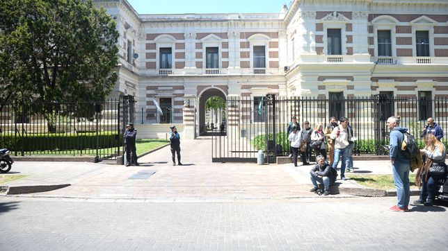 la provincia y los gremios se reunen para renegociar los salarios