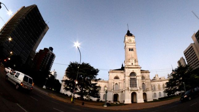garro firmo un nuevo acuerdo salarial con los municipales con una suba del 56%