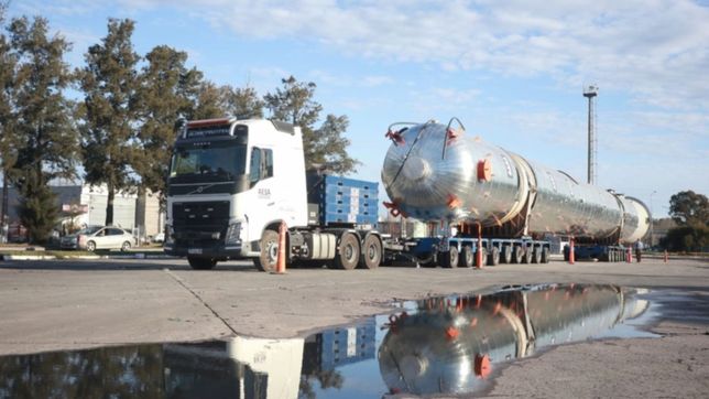 importante corte de transito en la region por el traslado de una torre de 50 metros a ypf