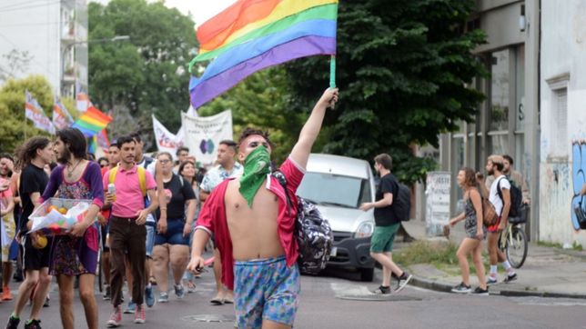 la marcha del orgullo gay se suspendio por lluvia y se hara en la plata el proximo viernes