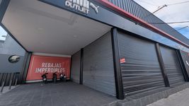 clausuraron el outlet de puma de camino centenario por no tener habilitacion