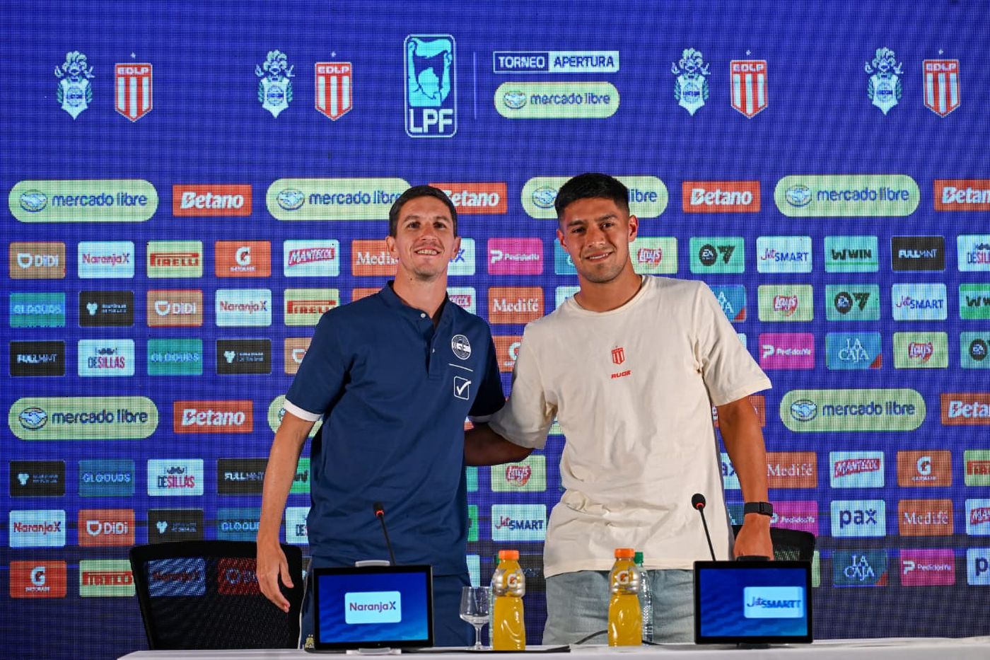 Nacho Fernández junto a Santiago Núñez en la conferencia de la Liga Profesional.