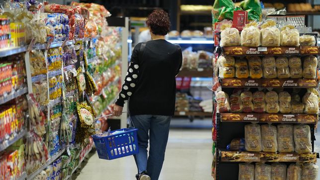 la canasta basica aumento 1% en agosto y una familia necesito $1.160.780 para no ser pobre