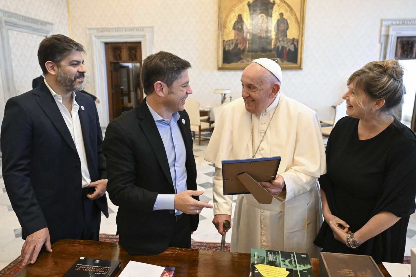 El papa Francisco recibió a Axel Kicillof durante la mañana de este jueves en el Vaticano.