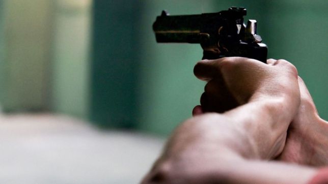 cuatro ladrones asaltaron a un grupo de quinteros en la plata, balearon a uno y escaparon