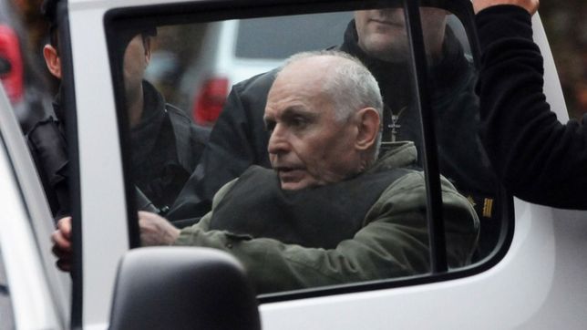 ¿por que trasladaron a la plata a robledo puch, el maximo asesino en la historia argentina?