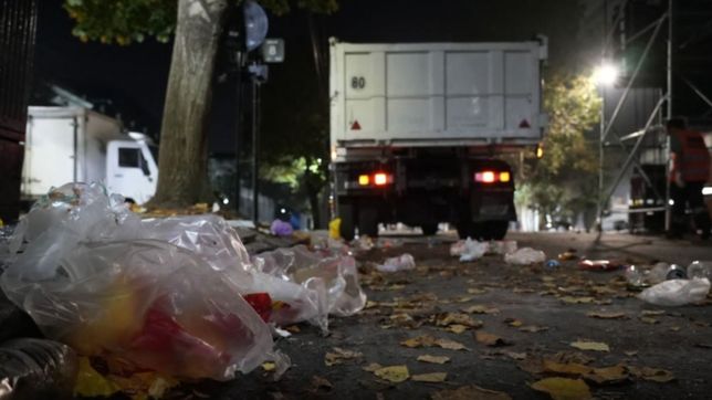 con hidrolavadoras y 150 agentes, asi limpiaron las calles tras el acto de cfk en la plata