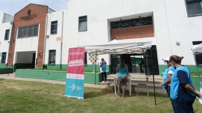 se vacunaron mas de 420 mil trabajadores de escuelas de todo el pais