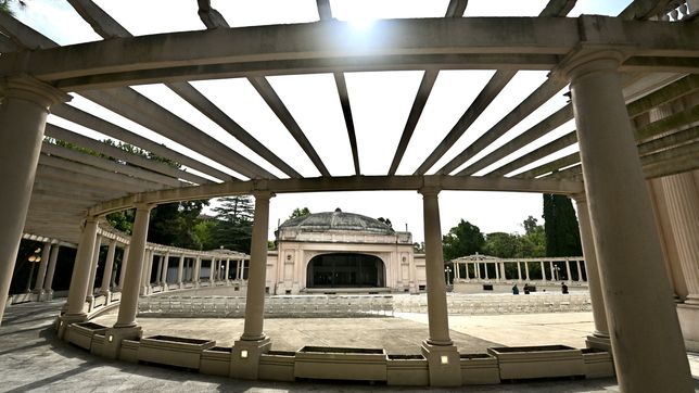 arranco la millonaria obra de recuperacion del historico teatro del lago