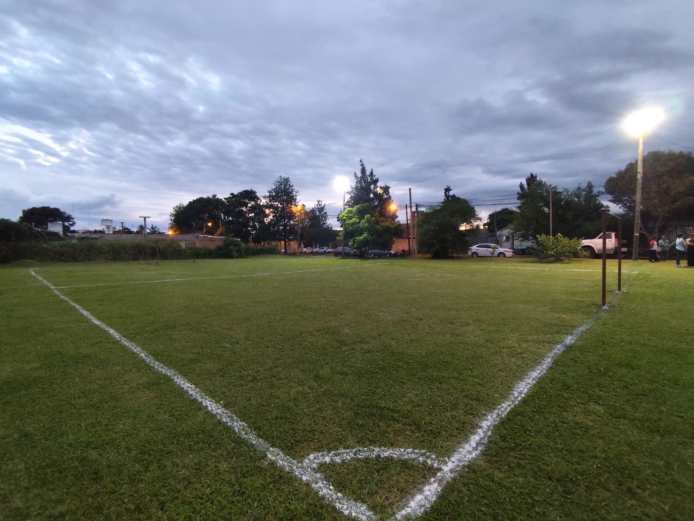 Cancha fútbol amateur (1).webp