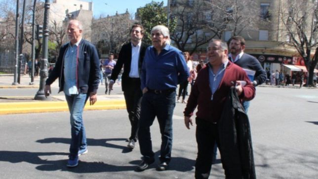 camioneros de la plata salieron a bancar a pablo moyano tras el pedido de detencion