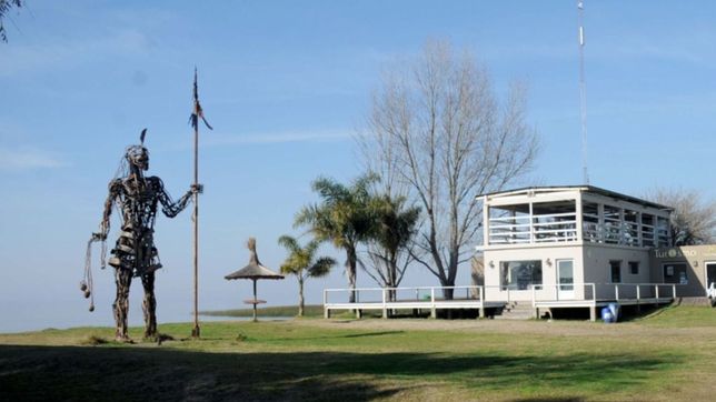 a 113 kilometros de la plata esta el primer distrito que vacuno a toda la poblacion