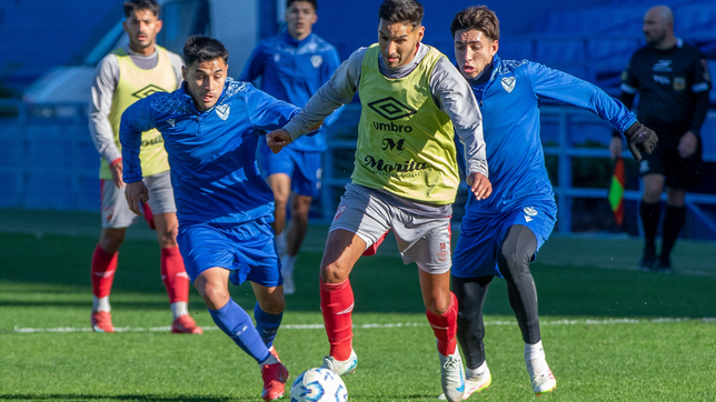 mientras que estudiantes no jugara ninguno, velez perdio su primer amistoso antes de la final