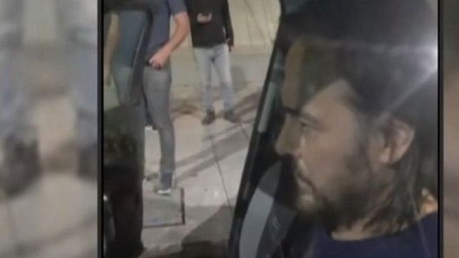 dos policias complicaron a piparo y su marido: tenian olor a alcohol y vomitaban