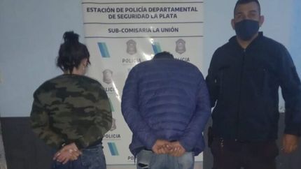 Una pareja quedó detenida tras agarrarse a las piñas después de un cumpleaños
