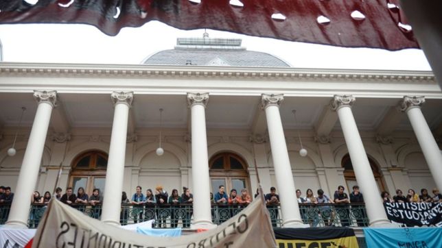 termino la vigilia y la fulp levanto la toma del rectorado de la unlp