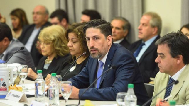 paritaria docente: el gobierno y los gremios acordaron un aumento de 32%