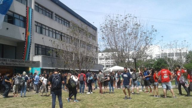 con los ingresantes de otras dos facultades, la unlp vive a pleno los cursos de ingreso