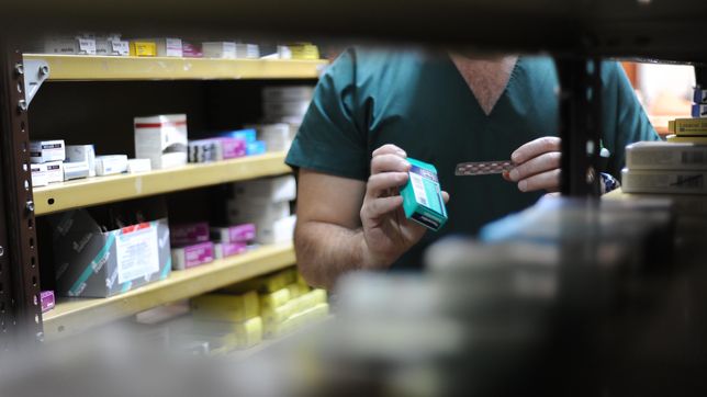 la anmat prohibio medicamentos oncologicos, filtros de agua y una lavandina en polvo