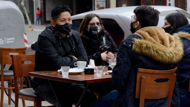ocupacion de calles, carteleria y mamparas: el protocolo para abrir bares y restaurantes