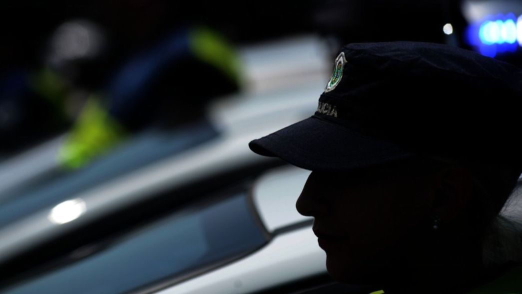 Acusan a un grupo de policías de pedirle a los vecinos que denuncien antes del partido