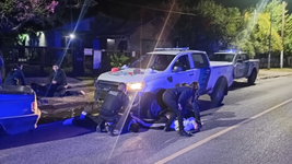 cruzaron un semaforo en rojo, los persiguio la policia y creen que son parte de una banda de entraderas cruzaron un semaforo en rojo, los persiguio la policia y creen que son parte de una banda de entraderas