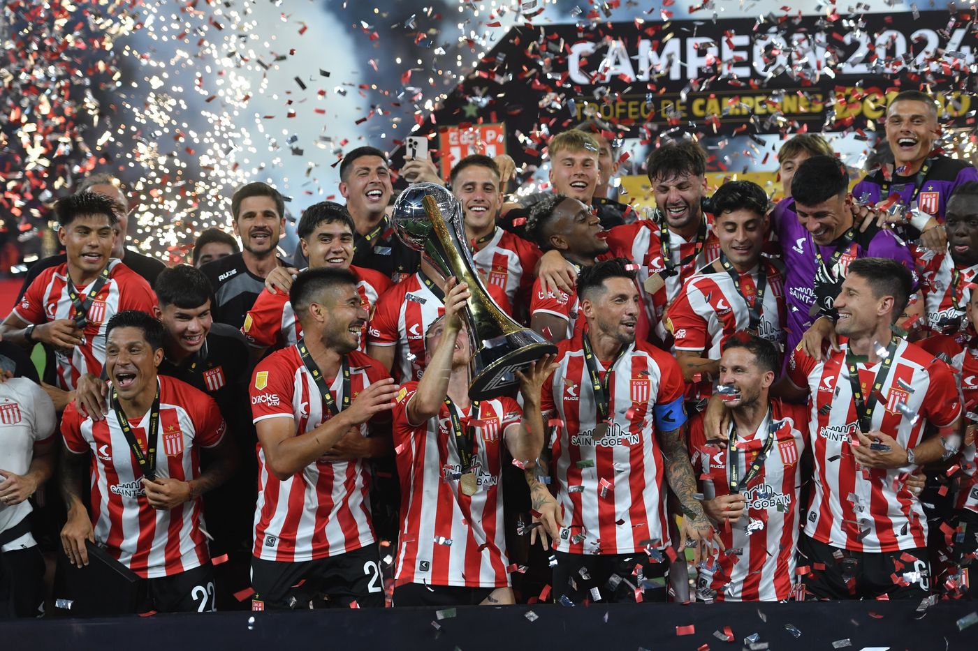 Estudiantes Velez Trofeo de Campeones festejos campeones.jpg
