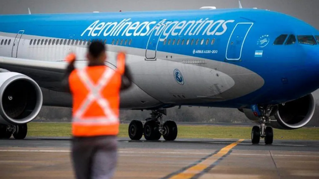 aerolineas argentinas confirmo la cancelacion de mas de 250 vuelos y perdidas millonarias